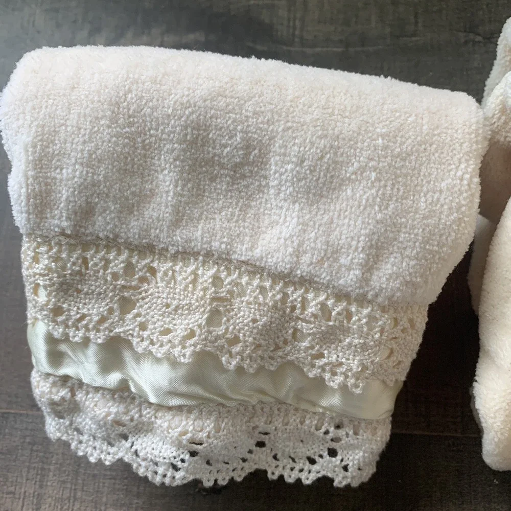 1978 Avanti Towel Set 3 Piece Cream Lace Satin‎ USA Bath Hand Washcloth New